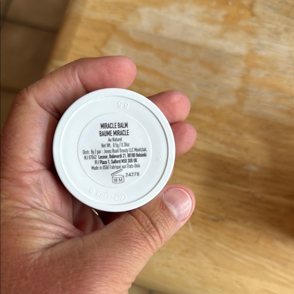Jones Road MINI Miracle Balm - All-Over Glow (8.5 g- mini travel size) - Picture 6 of 6